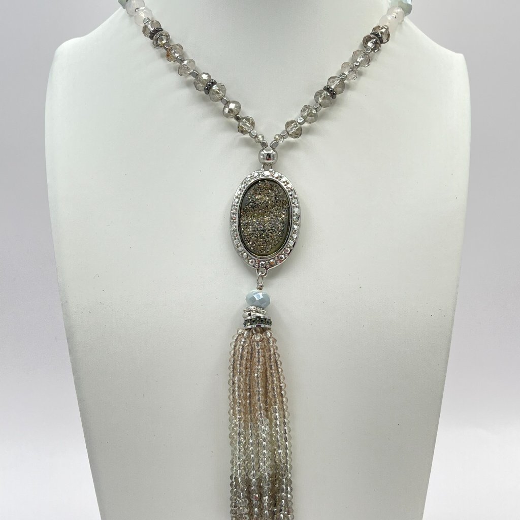 Chicos Beaded Long Necklace With Anthracite Pendant 15$